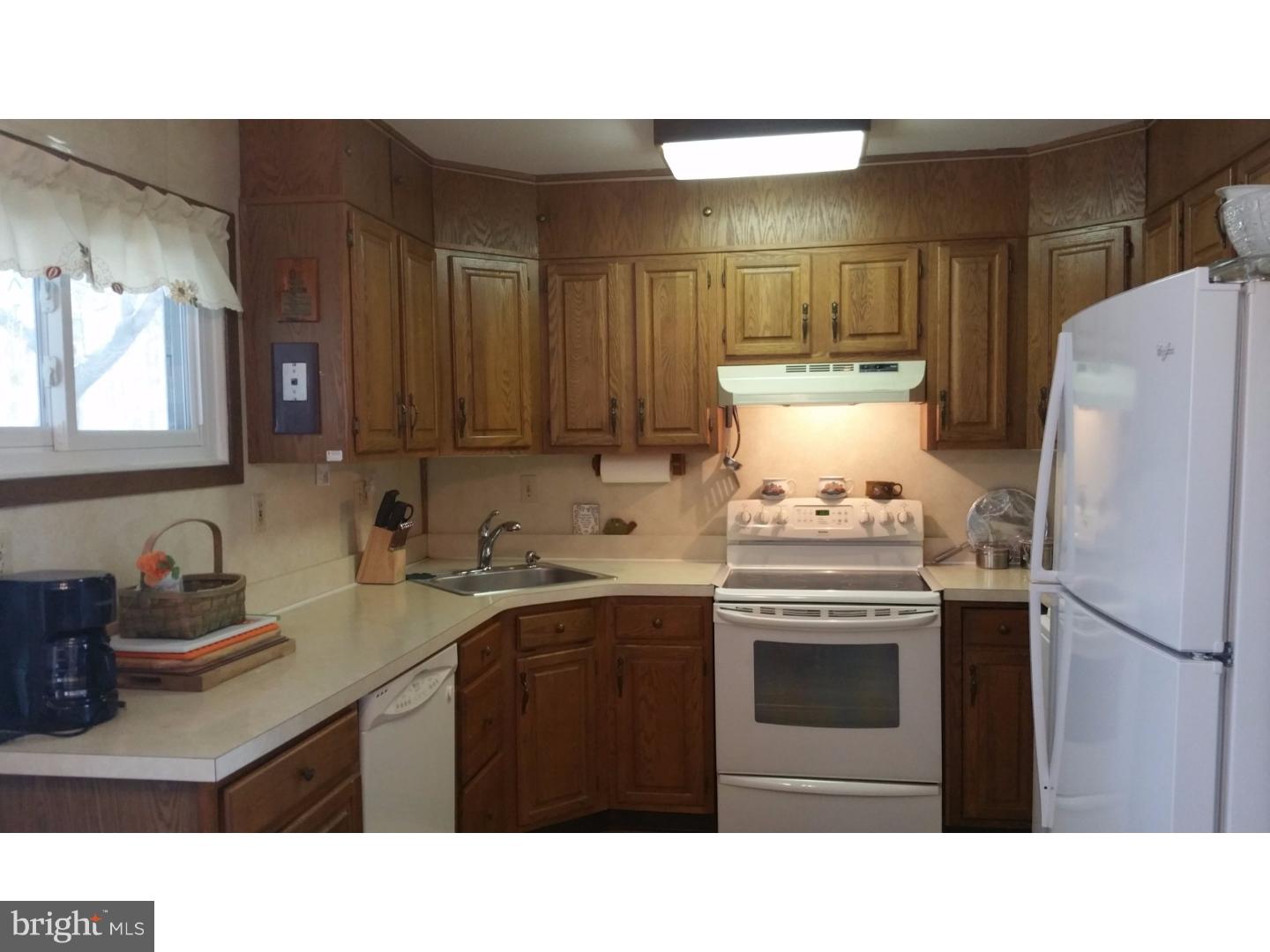 19 Long Loop Road Levittown, PA 19056 - Photo 8 of 25 Gallery Image 8