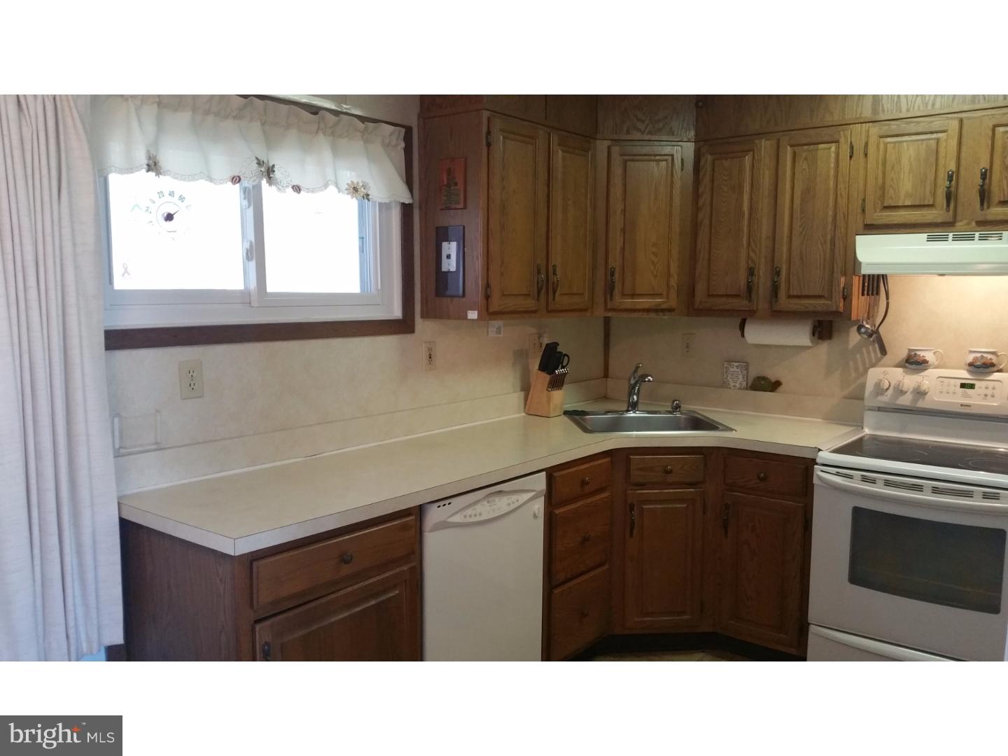19 Long Loop Road Levittown, PA 19056 - Photo 9 of 25 Gallery Image 9