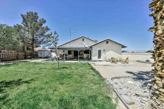 1260 Arroyo Street Ridgecrest, CA 93555 - Photo 44 of 44 a front view of a house with garden