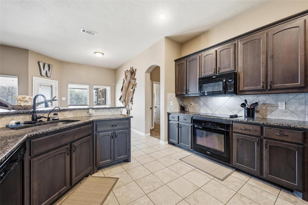 144 Brady Coleman Lane Springtown, TX 76082 - Photo 14 of 37