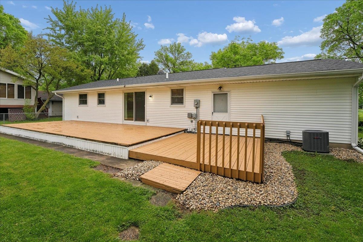 1606 Frisch Road Madison, WI 53711 - Photo 8 of 33