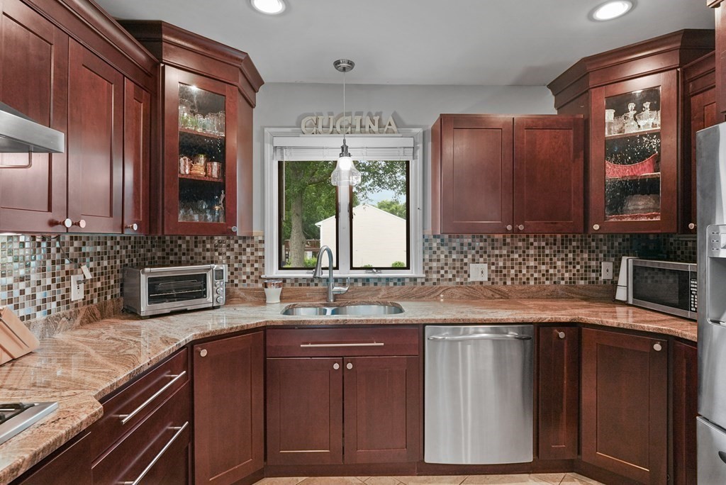 137 Ridgecrest Road Fall River, MA 02720 - Photo 4 of 33 Gallery Image 4