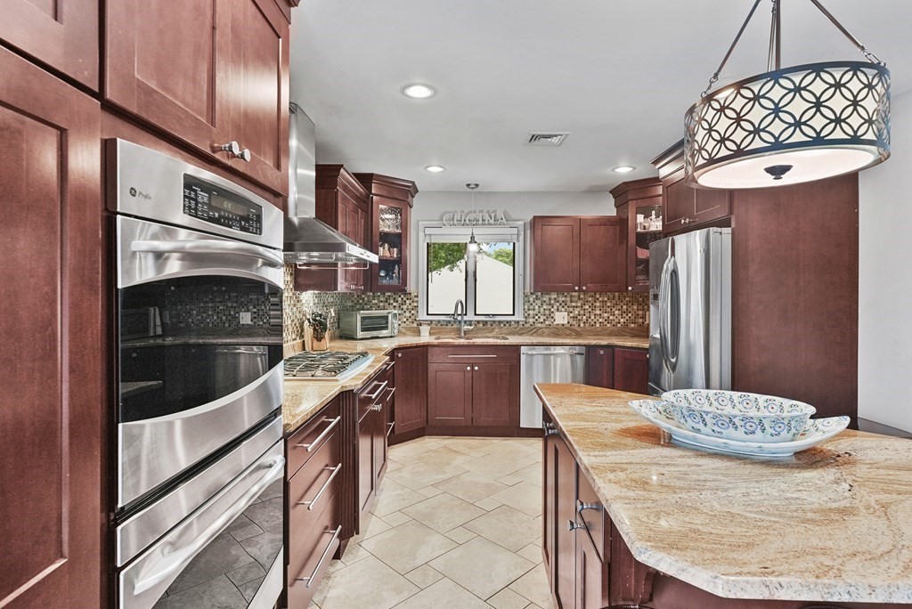 137 Ridgecrest Road Fall River, MA 02720 - Photo 5 of 33 Gallery Image 5