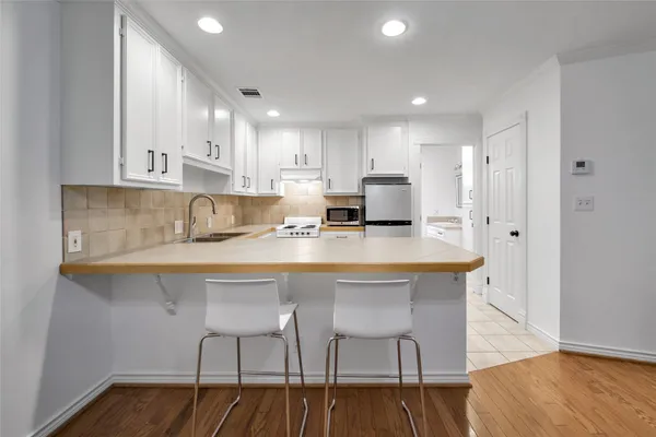 $1,900 | 520 West 15th Street, Houston, TX 77008