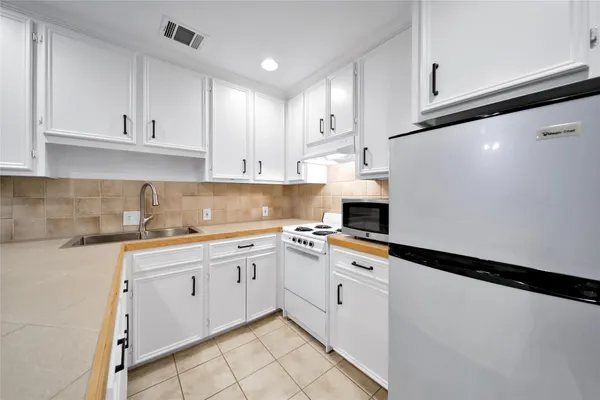 $1,900 | 520 West 15th Street, Houston, TX 77008