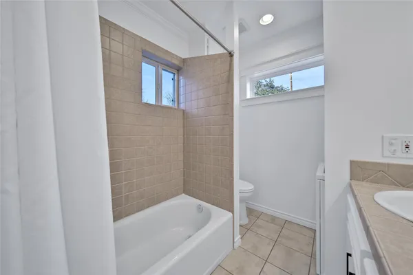 $1,900 | 520 West 15th Street, Houston, TX 77008