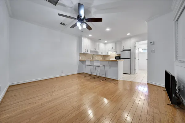 $1,900 | 520 West 15th Street, Houston, TX 77008