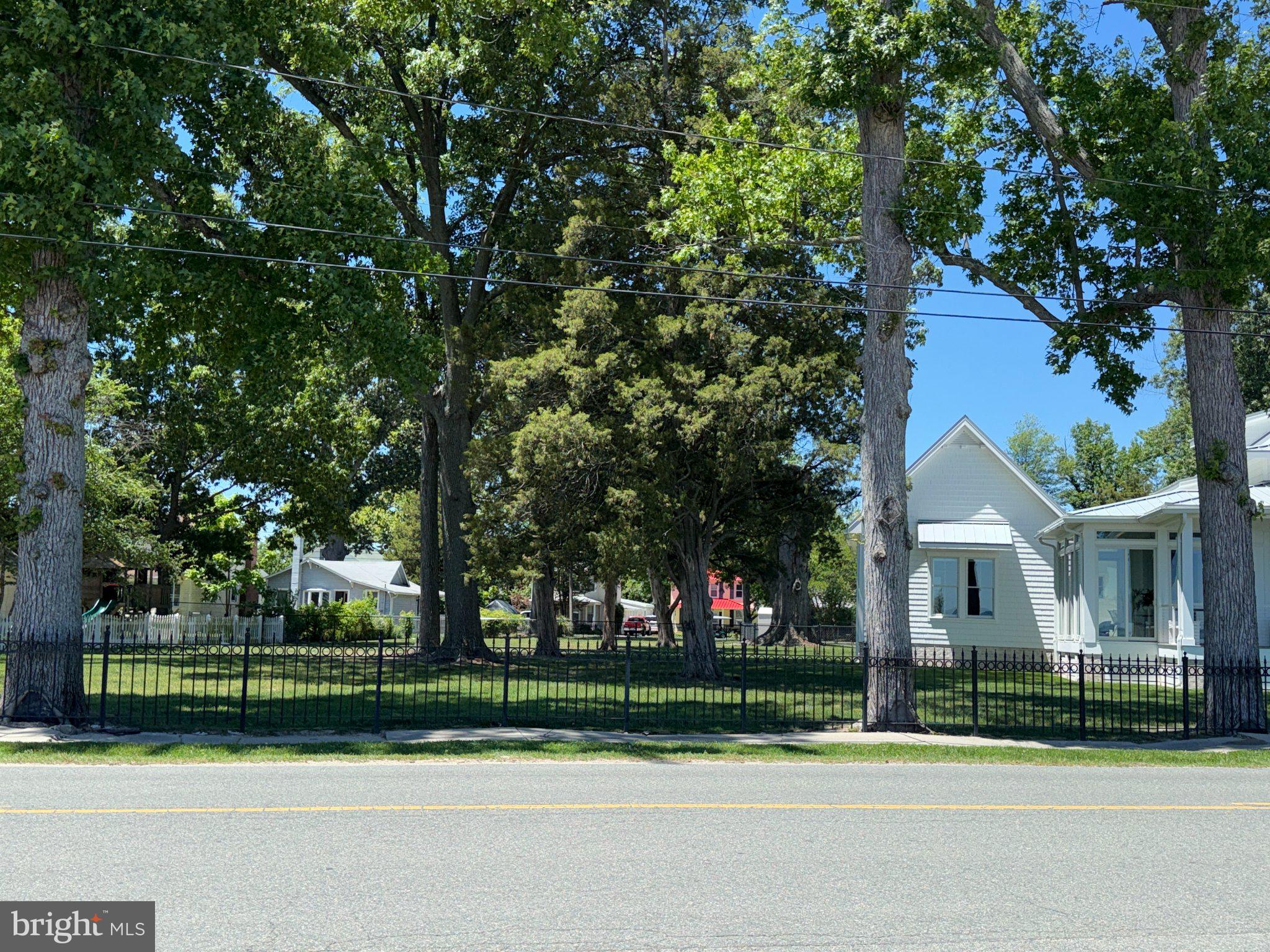 32 Placid Road Colonial Beach, VA 22443 - Photo 77 of 80 Charming homes nestled among trees.
