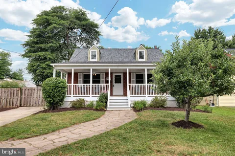 $399,000 | 8702 50th Place, College Park, MD 20740