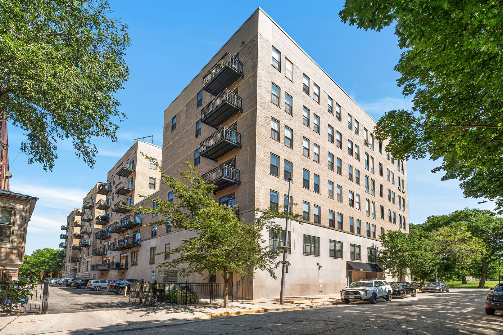 811 South Lytle Street, Unit 110 Chicago, IL 60607 - Photo 1 of 26