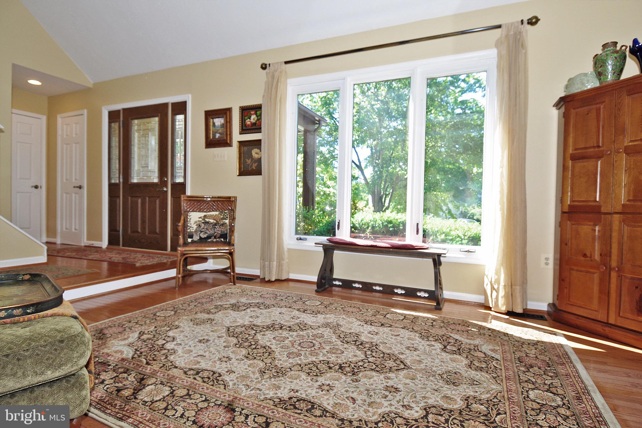 38 Carrollton Road Sterling, VA 20165 - Photo 5 of 53 Living Room