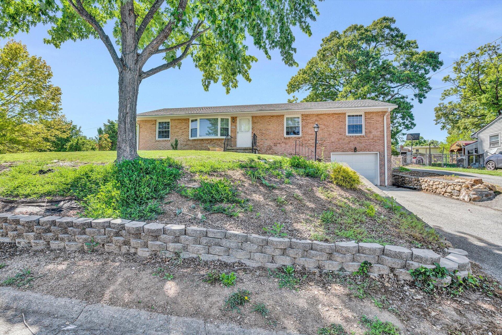 3515 Greencliff Road Roanoke, VA 24018 - Photo 1 of 29 02-051120220162