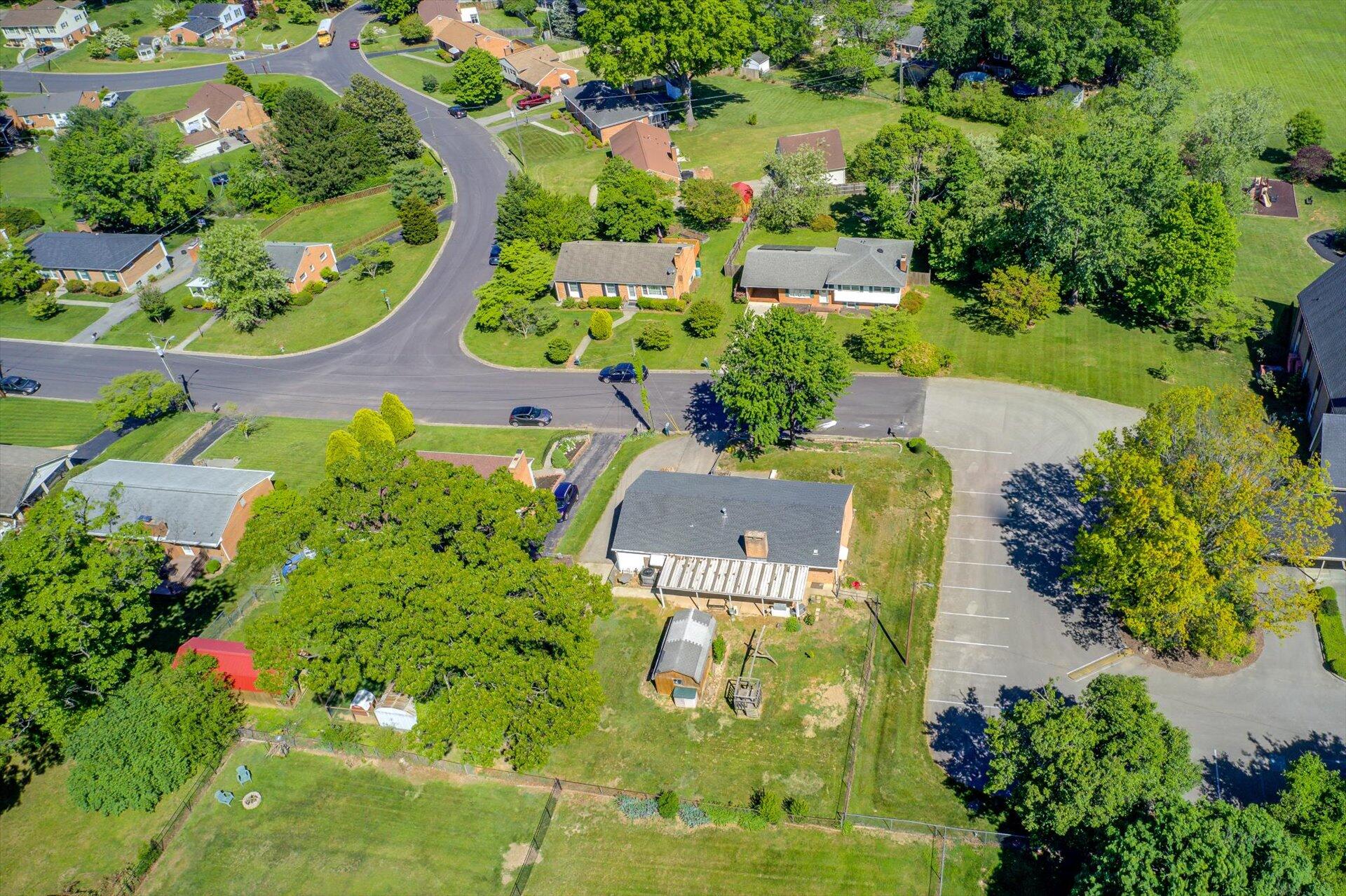 3515 Greencliff Road Roanoke, VA 24018 - Photo 26 of 29 09-051120220028