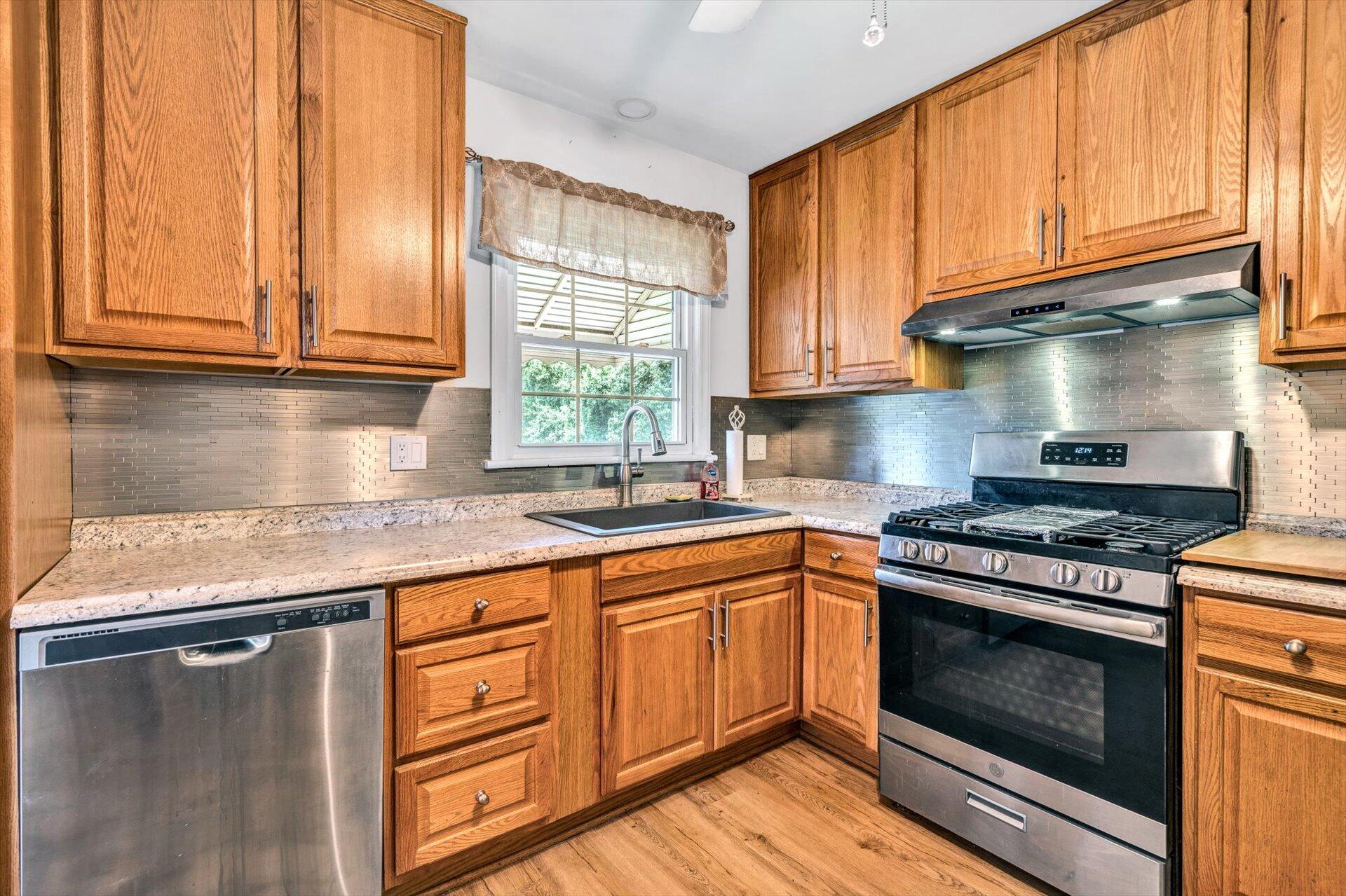 3515 Greencliff Road Roanoke, VA 24018 - Photo 5 of 29 10-052720220040