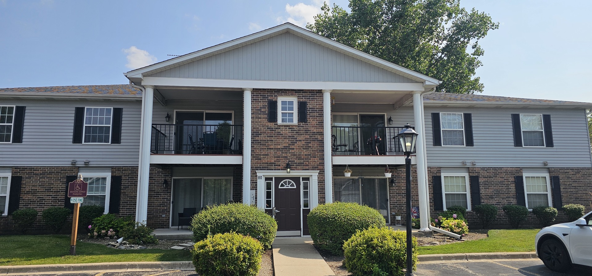 893 Golf Course Road, Unit 8 Crystal Lake, IL 60014 - Photo 1 of 17 Gallery Image 1