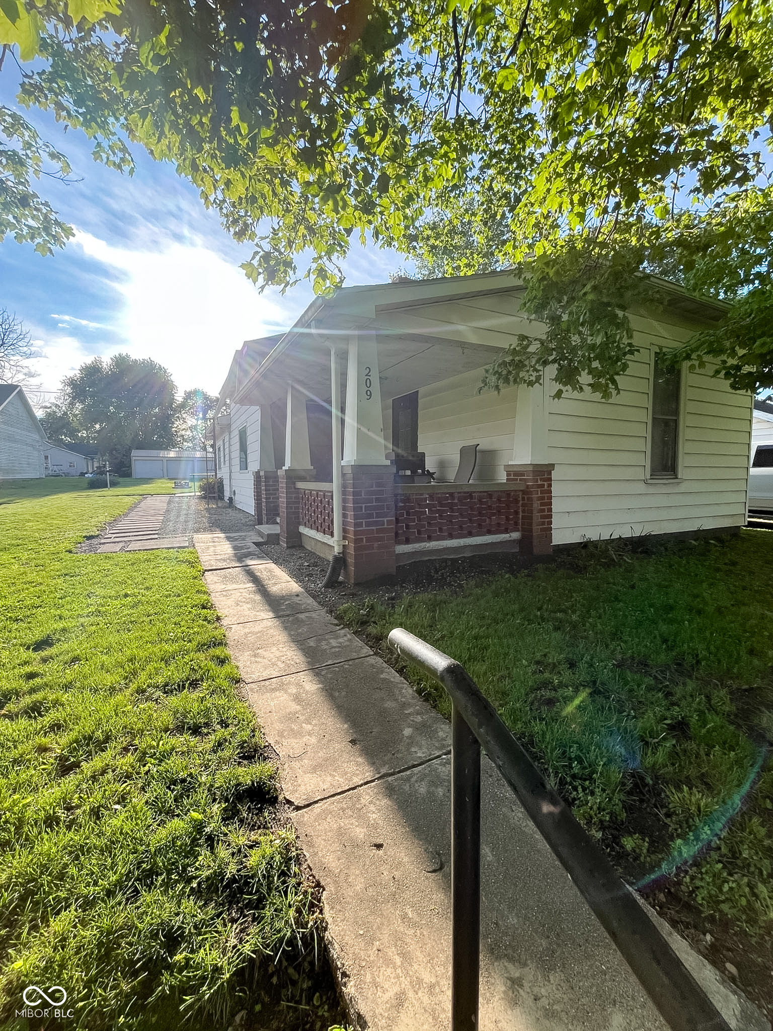 209 Grant Street Cayuga, IN 47928 - Photo 2 of 35