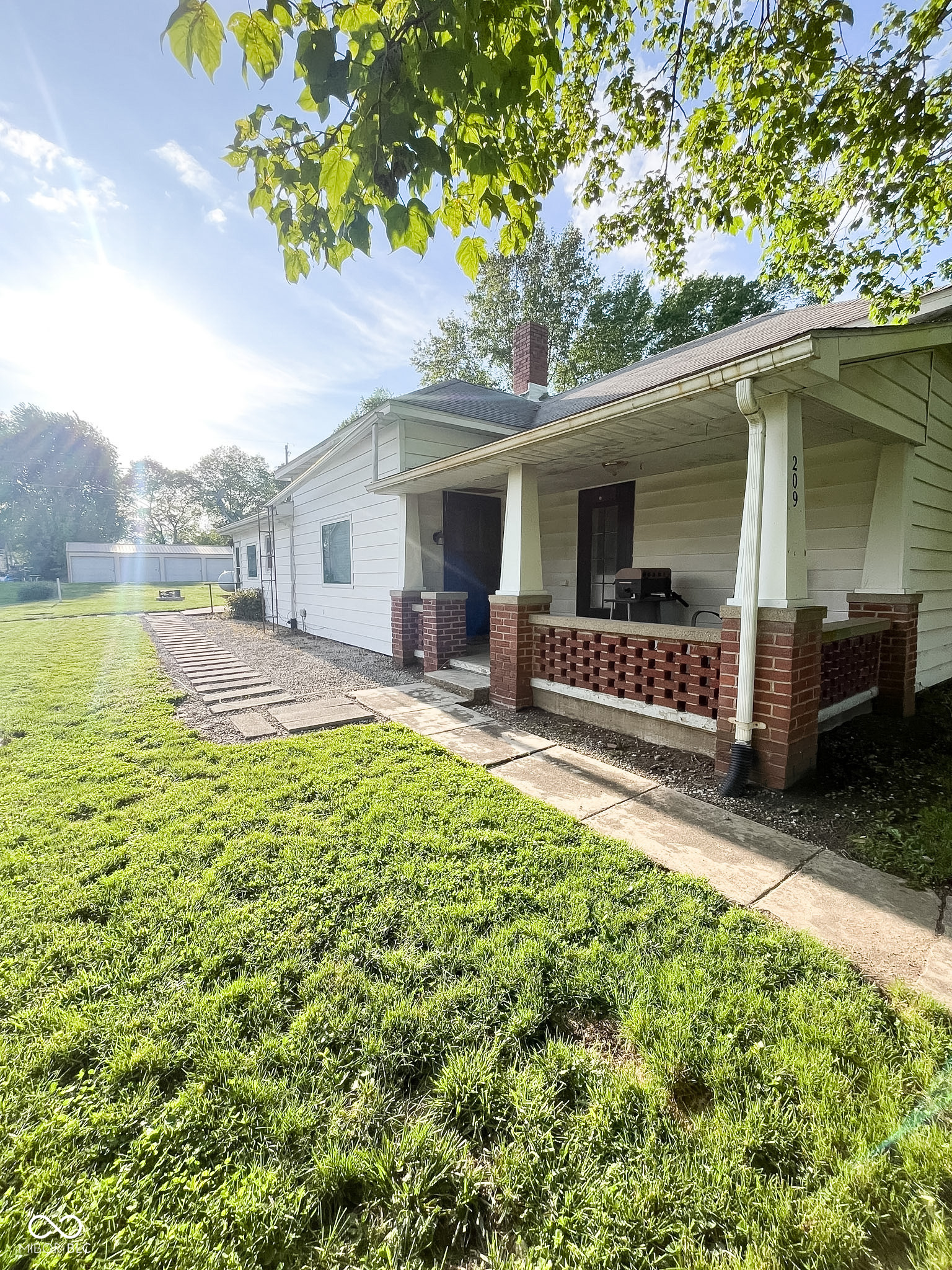 209 Grant Street Cayuga, IN 47928 - Photo 3 of 35