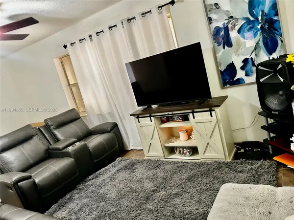 $1,950 | 2918 Funston Street, Unit 29B, Hollywood, FL 33020