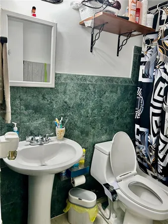 $1,950 | 2918 Funston Street, Unit 29B, Hollywood, FL 33020