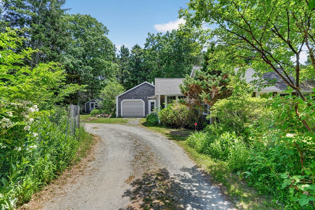 132 S Road Chilmark, MA 02535 - Photo 7 of 34