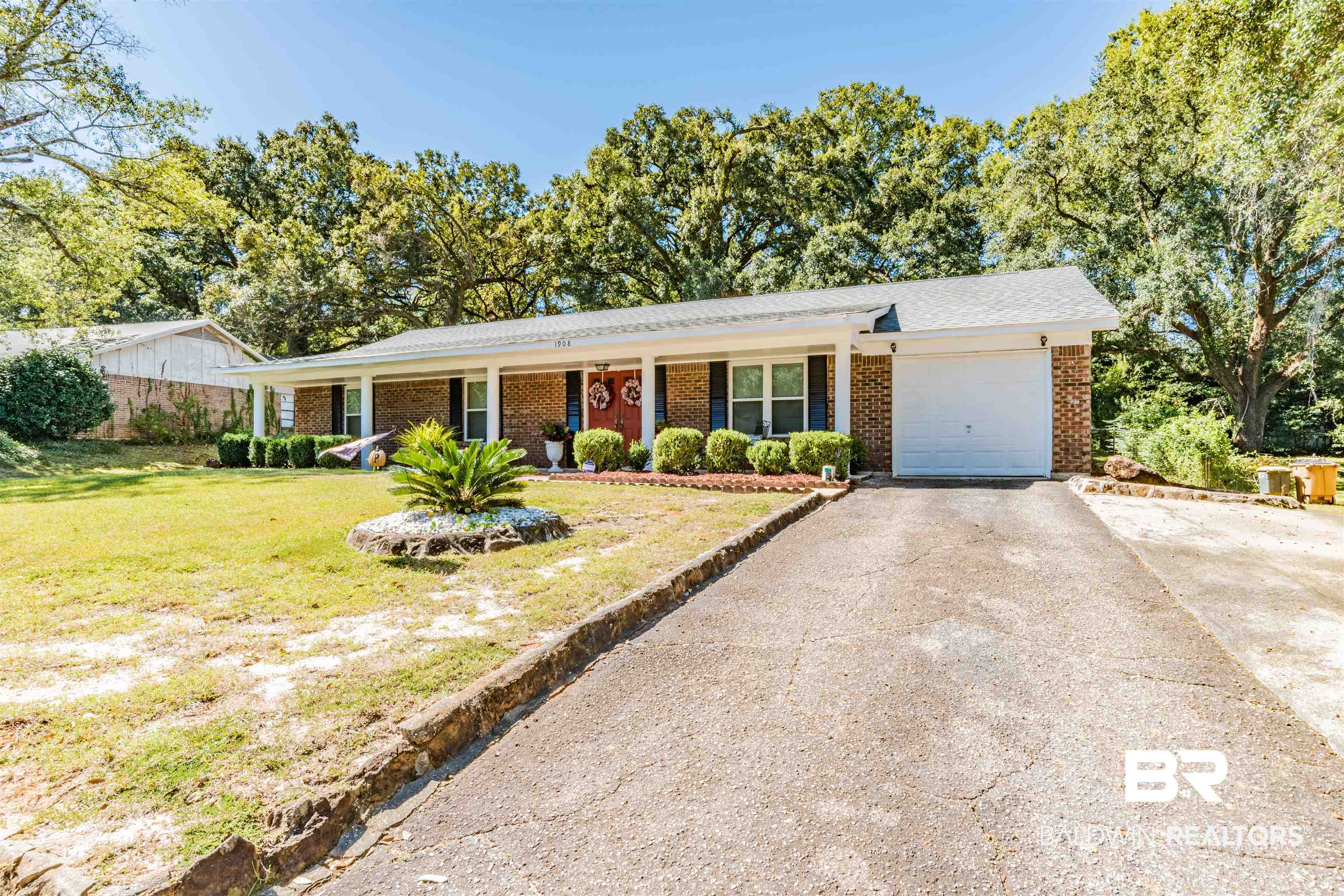 1908 Long Meadow Road Mobile, AL 36609 - Photo 4 of 30
