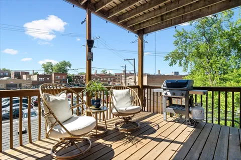 $399,900 | 4232 North Harding Avenue, Unit 2N, Chicago, IL 60618