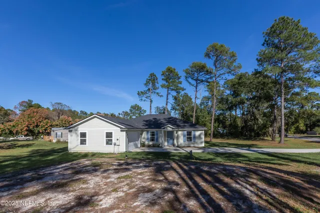 $369,000 | 102 Landmark Avenue, Satsuma, FL 32189