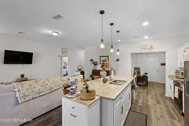 $369,000 | 102 Landmark Avenue, Satsuma, FL 32189