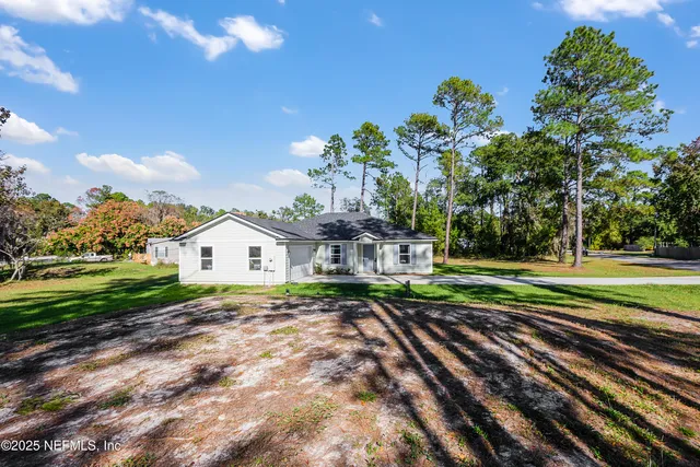 $369,000 | 102 Landmark Avenue, Satsuma, FL 32189