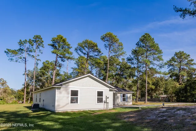 $369,000 | 102 Landmark Avenue, Satsuma, FL 32189