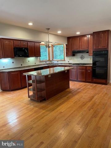 $725,000 | 201 Clover Circle, Media, PA 19063