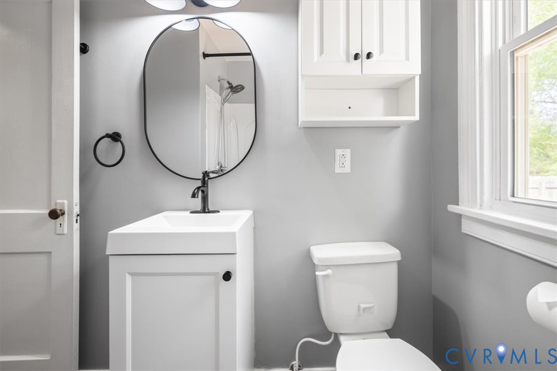 6805 Hermitage Road Henrico, VA 23228 - Photo 22 of 46 a bathroom with a toilet a sink and a mirror