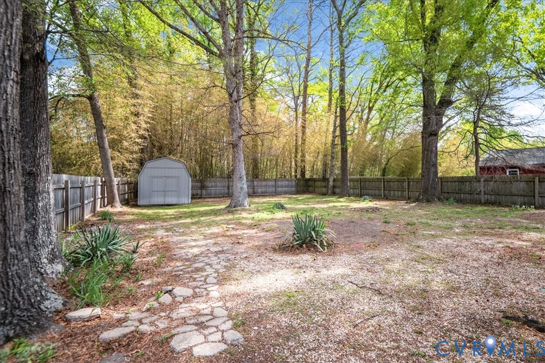 6805 Hermitage Road Henrico, VA 23228 - Photo 41 of 46 a backyard of a house with lots of green space