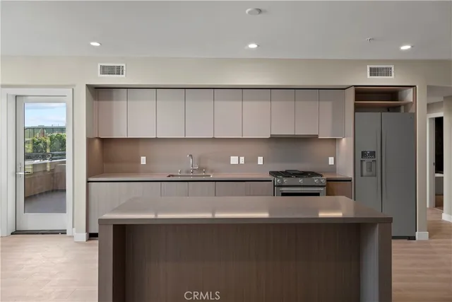 $4,350 | 39 South Los Robles Avenue, Unit 3006, Pasadena, CA 91101