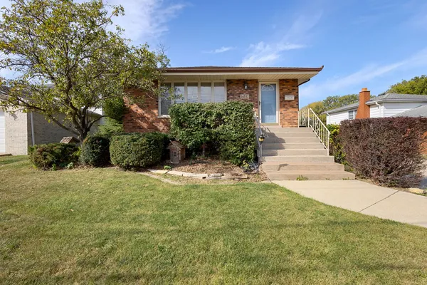 $360,000 | 14632 Kostner Avenue, Midlothian, IL 60445