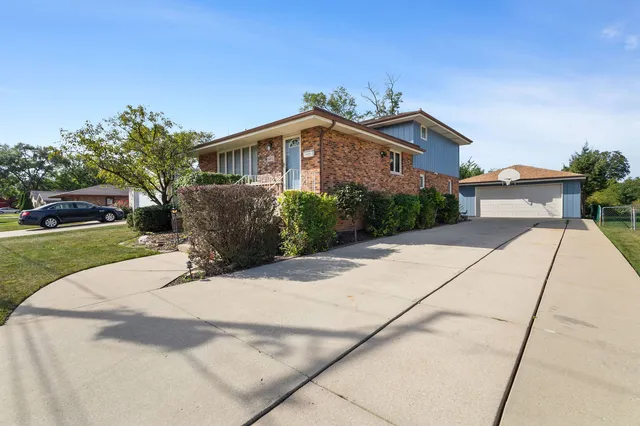 $369,900 | 14632 Kostner Avenue, Midlothian, IL 60445