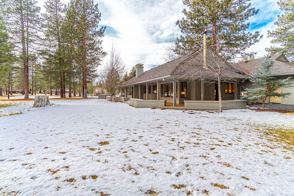 60013 West Ridgeview Drive Bend, OR 97702 - Photo 32 of 43 Beautifully landscaped plus invisible dog fence installed.