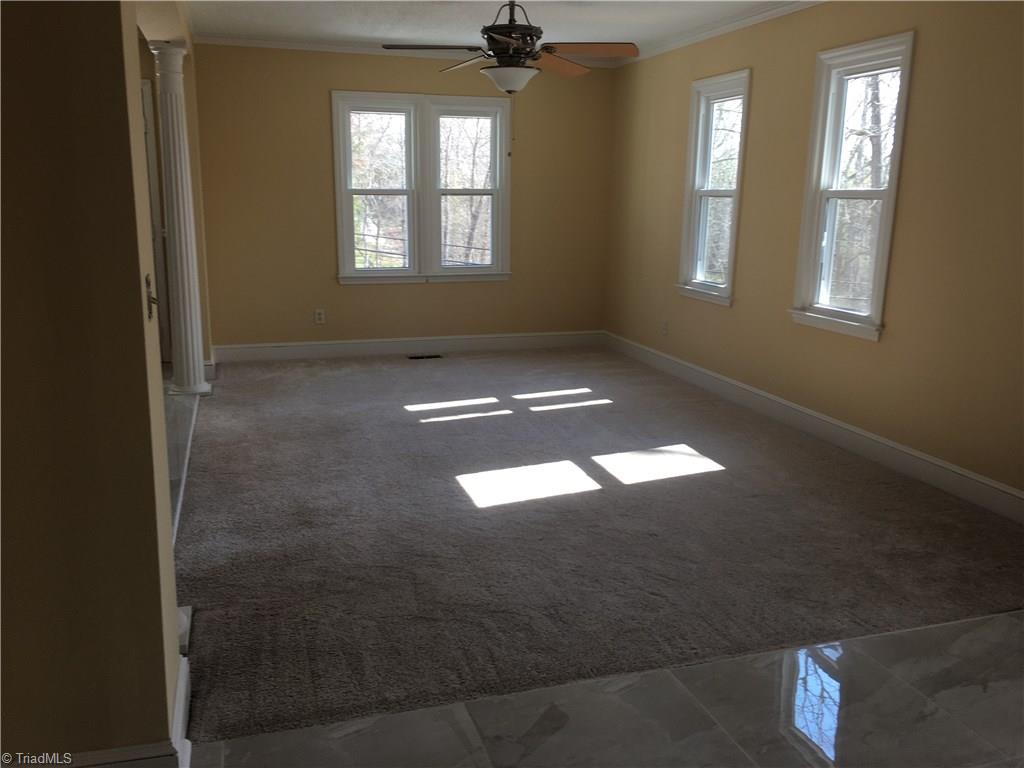 640 Kanoy Road Thomasville, NC 27360 - Photo 2 of 24 Living Room