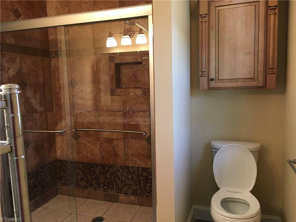 640 Kanoy Road Thomasville, NC 27360 - Photo 15 of 24 Master bath