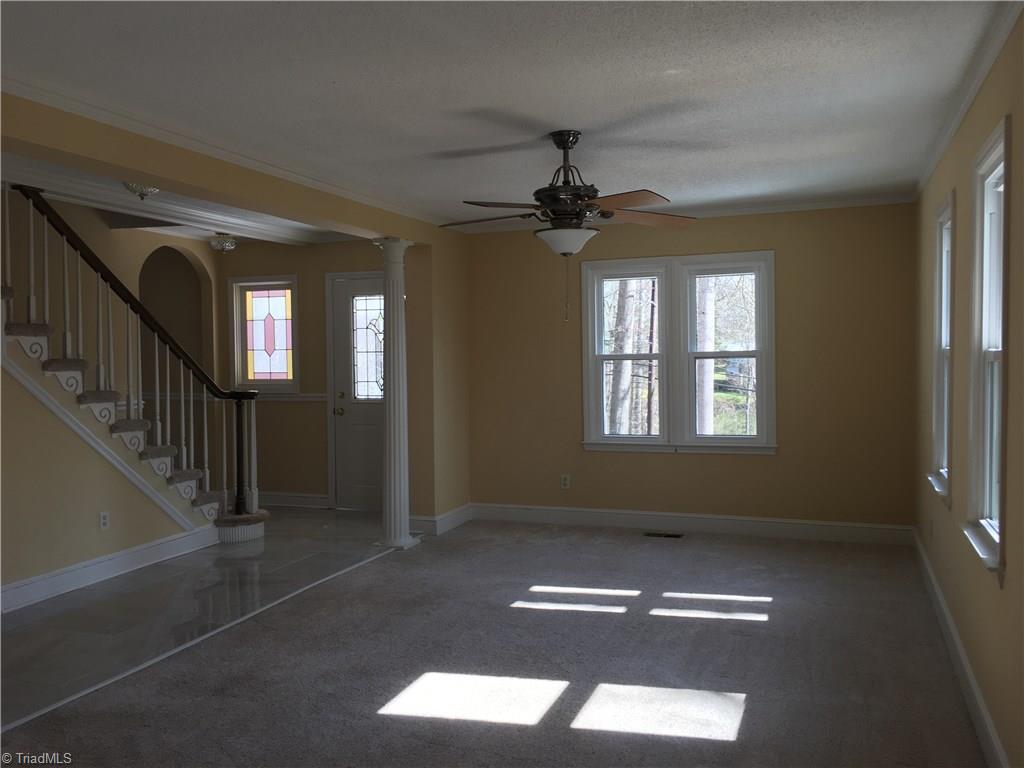 640 Kanoy Road Thomasville, NC 27360 - Photo 4 of 24 Living Room