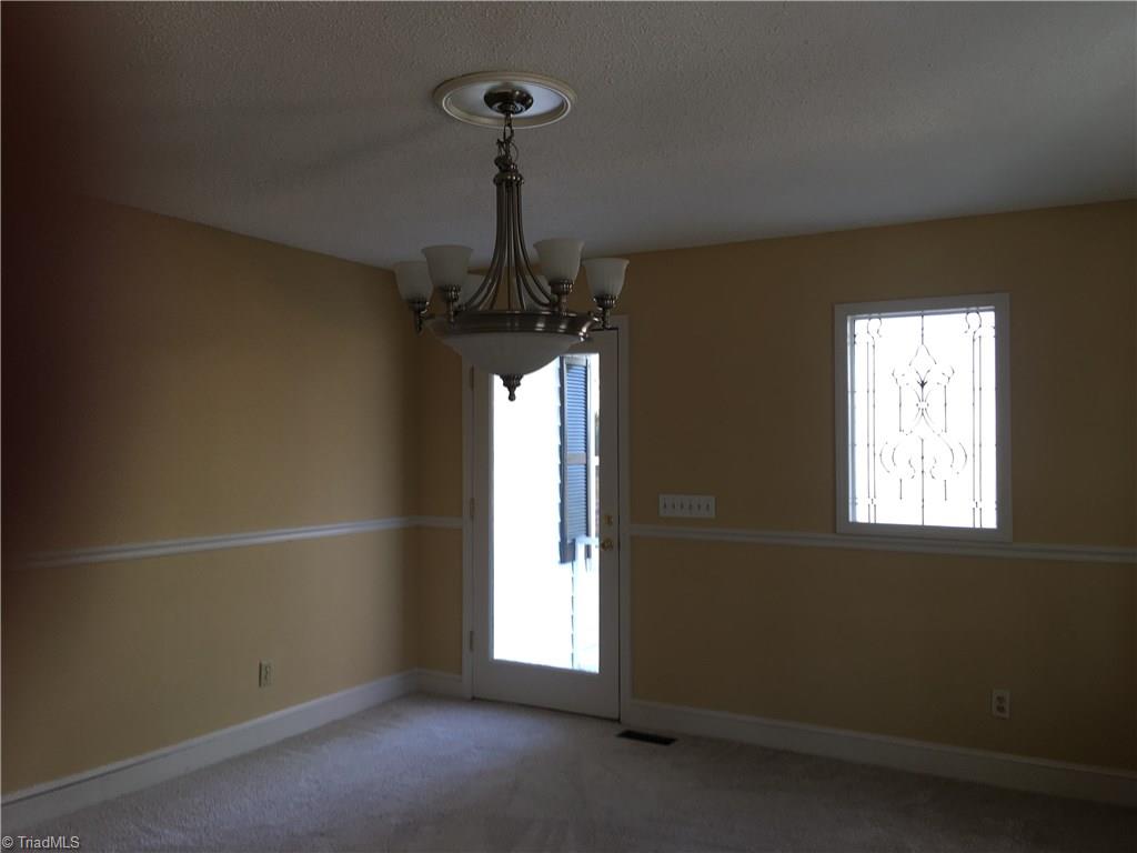 640 Kanoy Road Thomasville, NC 27360 - Photo 6 of 24 Dinningroom