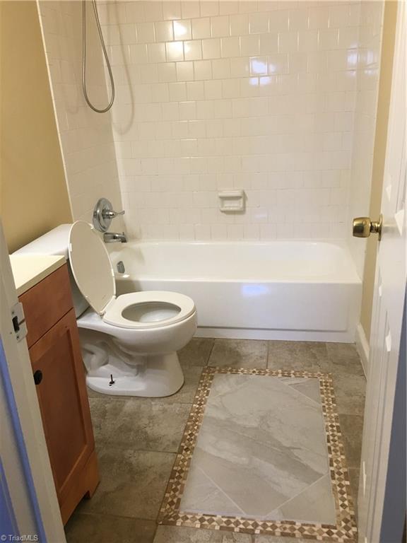 640 Kanoy Road Thomasville, NC 27360 - Photo 7 of 24 Upstairs Bathroom