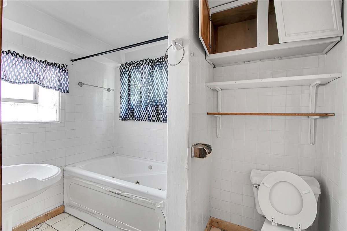 321 West 114th Street Chicago, IL 60628 - Photo 12 of 30