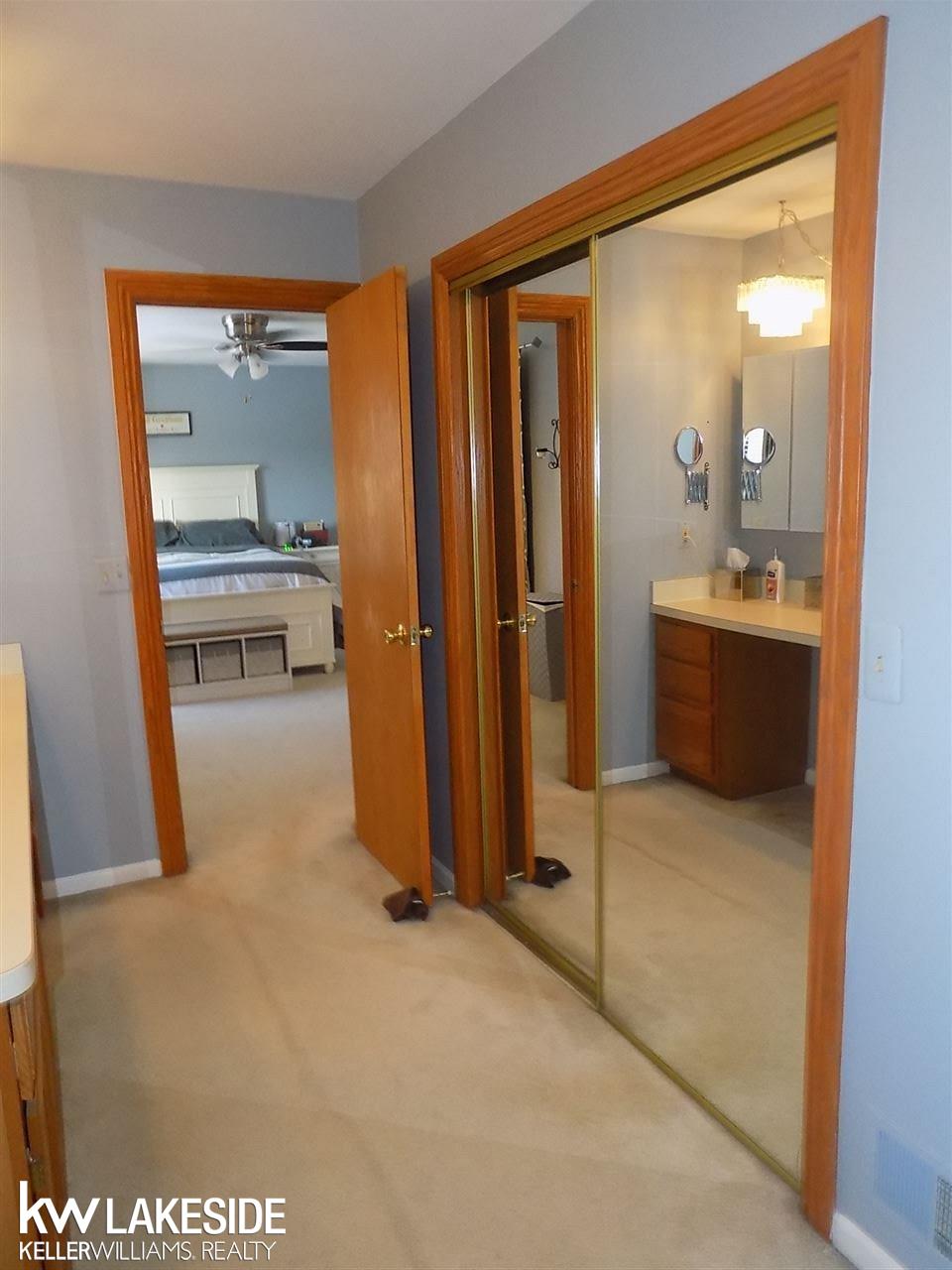 2152 Rochelle Park Drive Rochester, MI 48309 - Photo 20 of 31 SPACIOUS WALK IN CLOSET