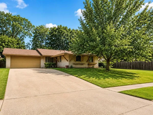 $324,900 | 1925 Normandy Drive, Irving, TX 75060