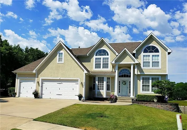 $549,900 | 3455 Southwest Windemere Drive, Lee's Summit, MO 64082