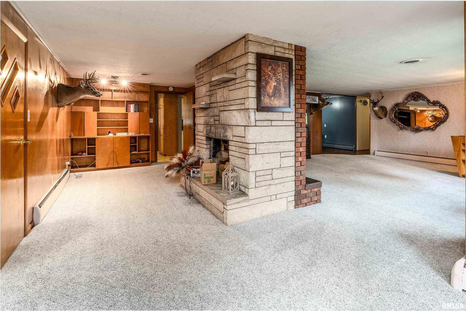 170 Melody Lane Murphysboro, IL 62966 - Photo 11 of 42 a view of a hallway with seating area