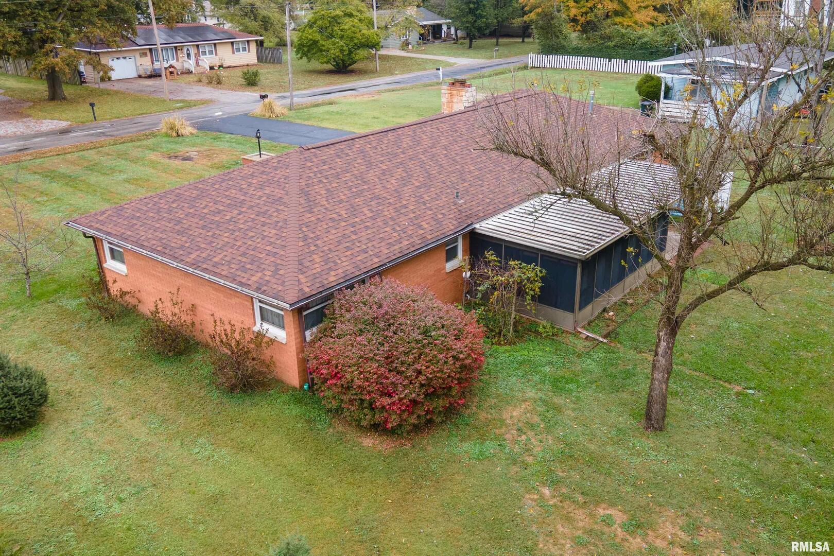 170 Melody Lane Murphysboro, IL 62966 - Photo 41 of 42 an aerial view of a house having swimming pool having patio
