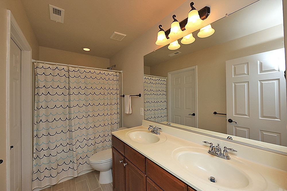 2006 Kilarney Ridge Loop Cary, NC 27511 - Photo 19 of 23 Guest Bath