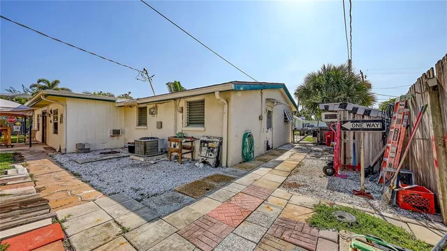 a view of a house with backyard